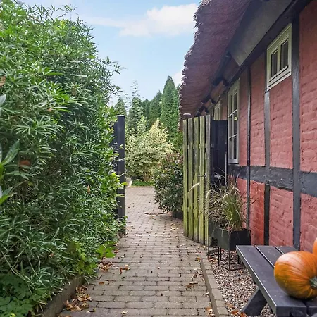 House In Historic Scenic Surroundings In Funen דירה *